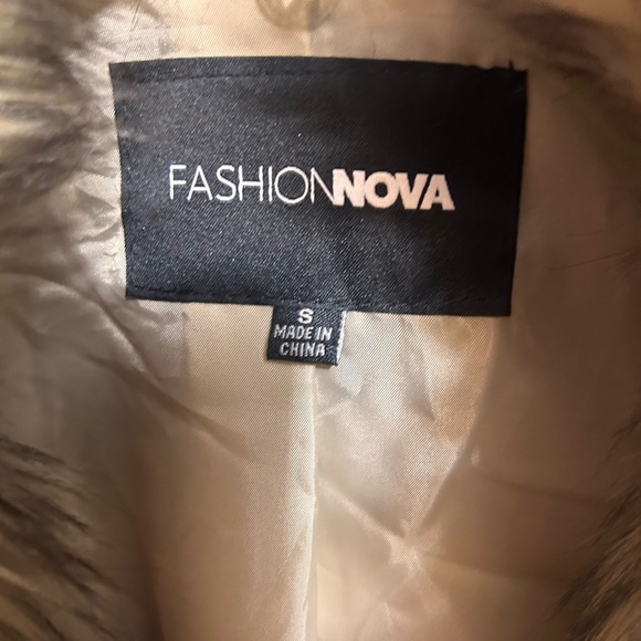 NWOT Fashion Nova Fernanda faux fur coat size small - Picture 7 of 10